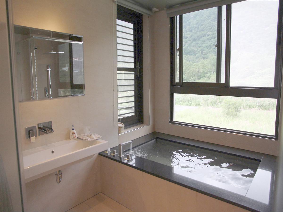 Peace Area Hot Spring Hotel Jiaoxi Esterno foto